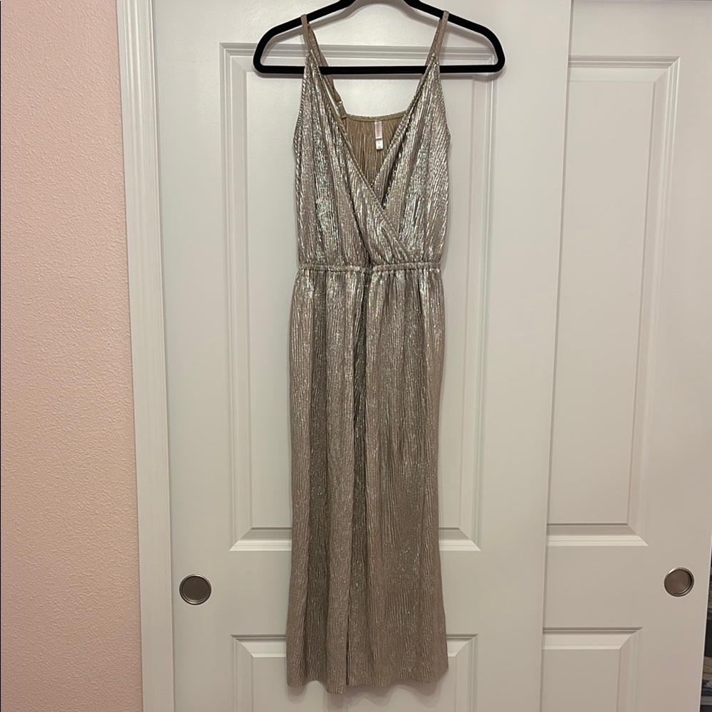 Elegant Gold Sleeveless Dress